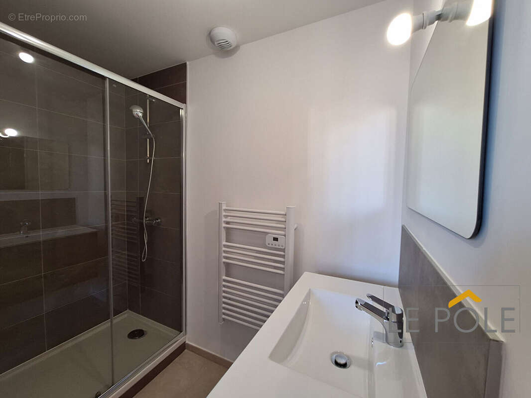 Appartement à SUZE-LA-ROUSSE