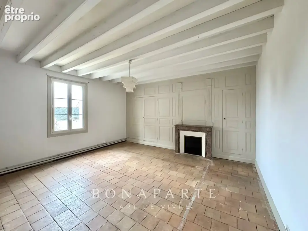 Chacé - Maison de caractère en tuffeau – Terrain d’environ 3 000 m² – Dépendances - photo 12