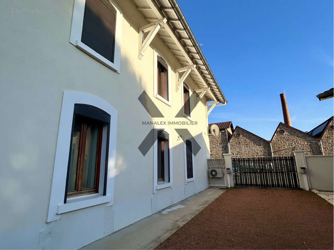 Maison à BOURG-DE-THIZY