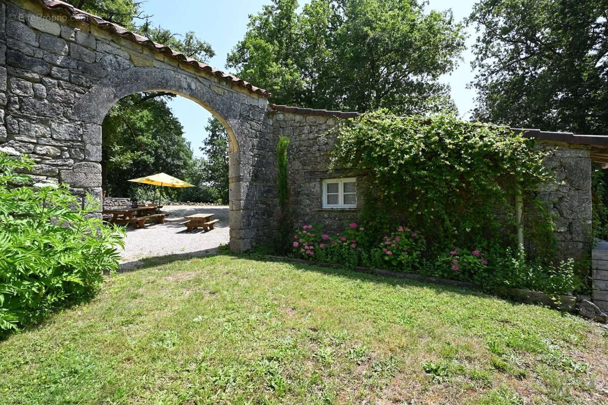 Maison à PUY-L&#039;EVEQUE