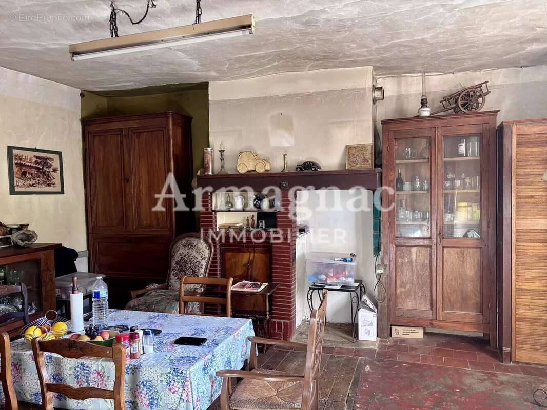 Maison à VIC-FEZENSAC