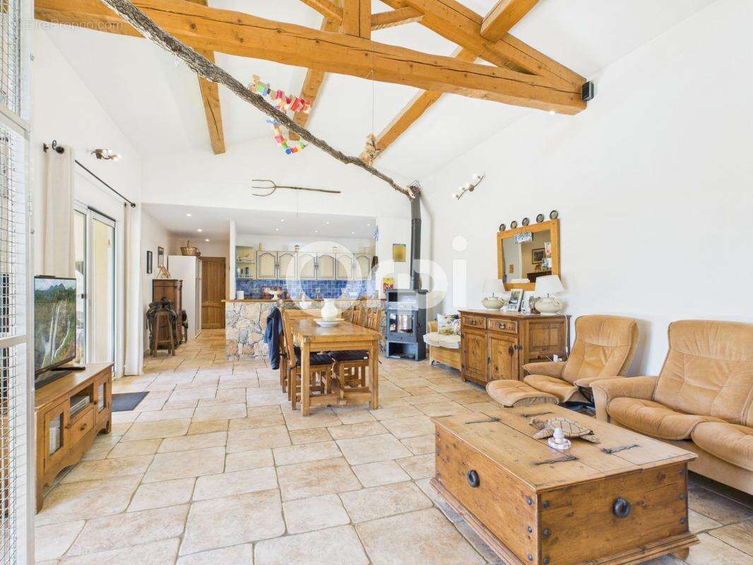 Maison à MONTAUROUX