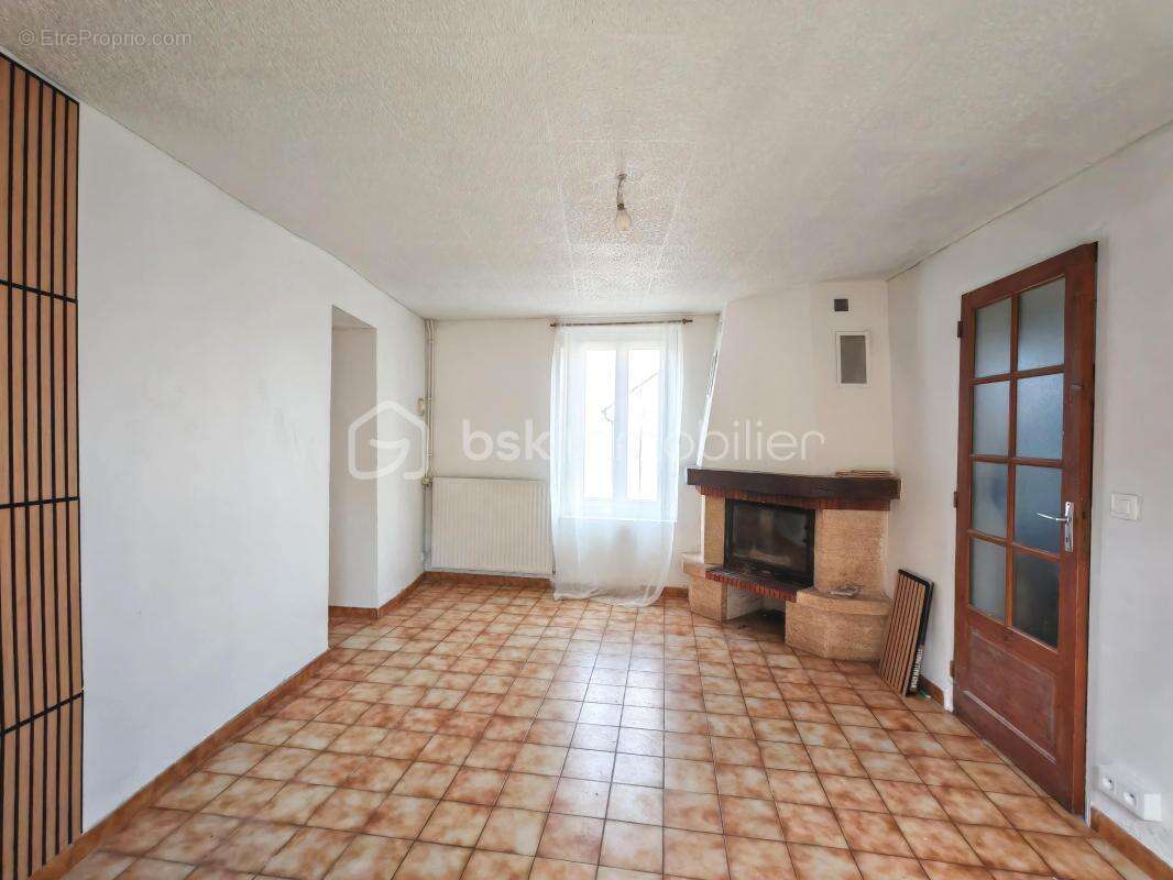 Maison avec jardin et stationnement - photo 7