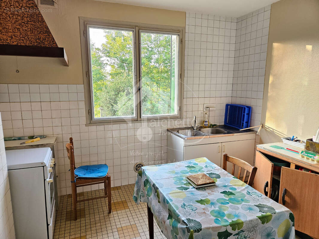 Maison à SAINT-LEGER-SUR-VOUZANCE