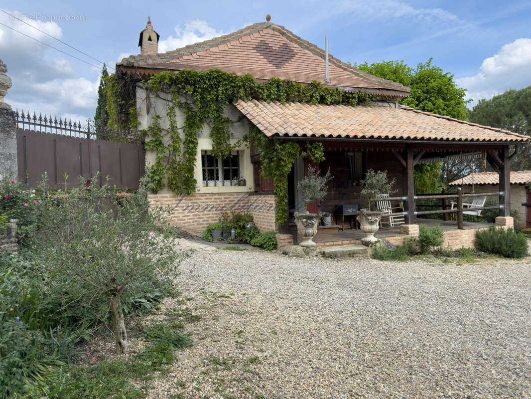 Maison à DOUZILLAC