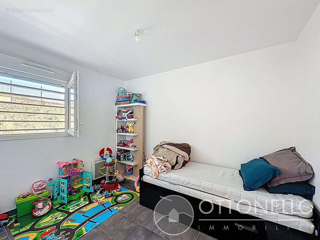 Appartement à ROQUEBRUNE-SUR-ARGENS