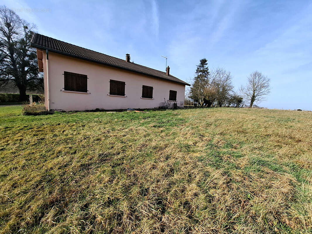 Maison à SAINT-TRIVIER-DE-COURTES