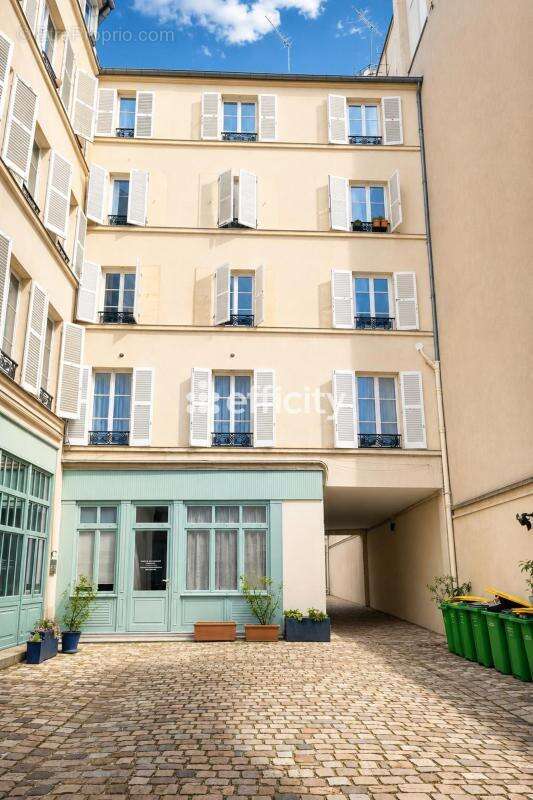 Appartement à PARIS-8E