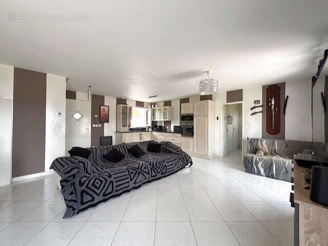 AUXY, coeur de bourg pavillon 3 chambres avec garage et jardin clos. - photo 3