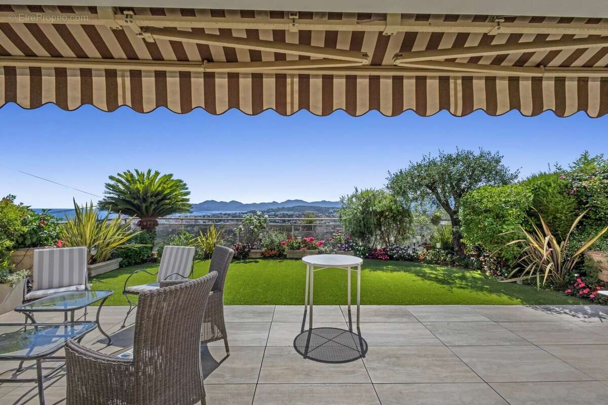 Appartement à LE CANNET