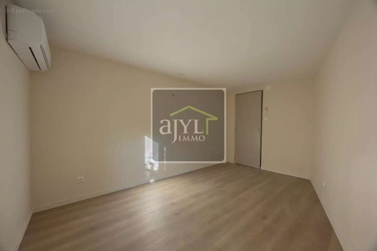 Appartement à LE PUY-SAINTE-REPARADE