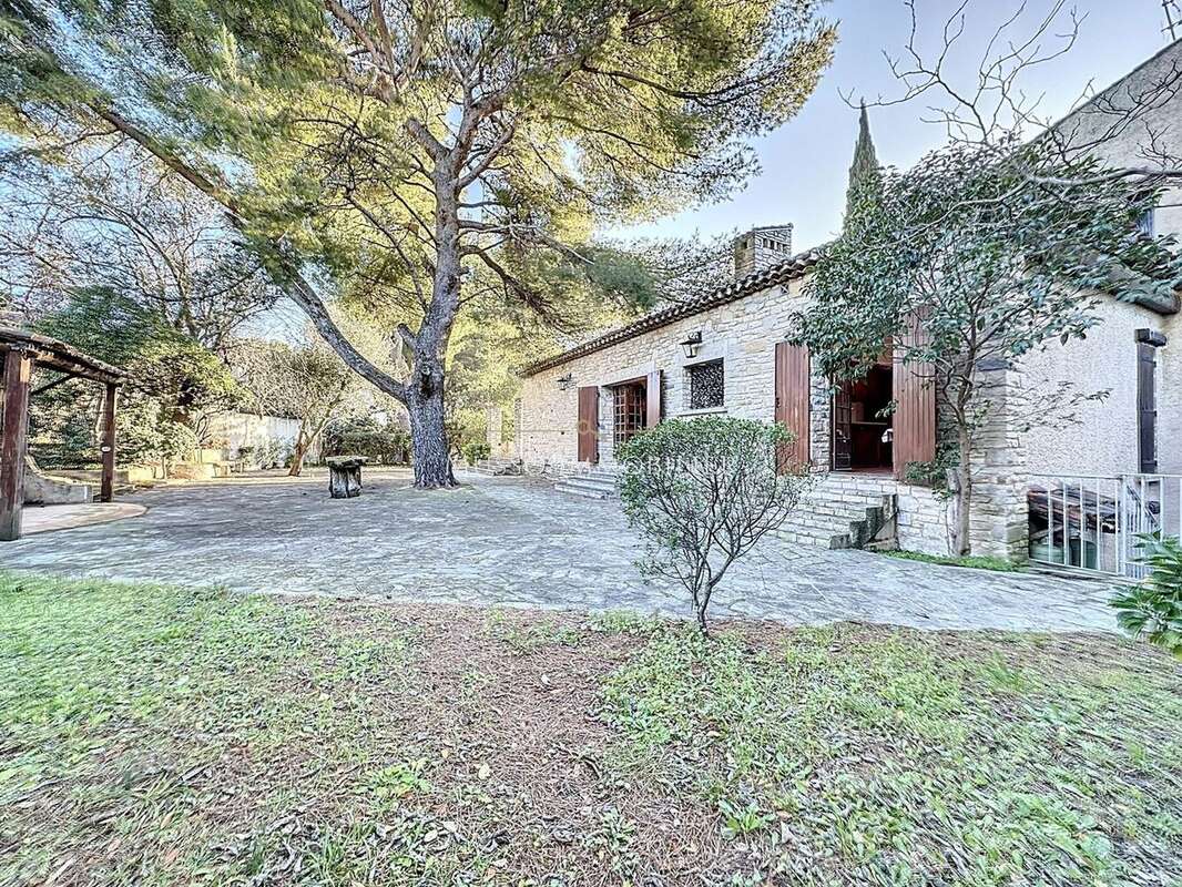 Maison 440 m² à Allauch  - photo 4