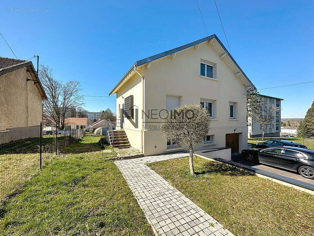 Maison à NEUFCHATEAU