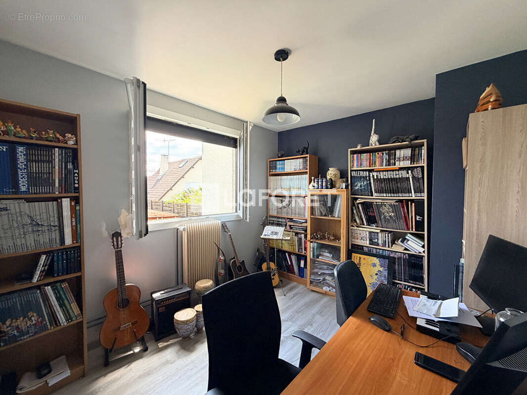 Maison d'environ 123 m², à Compertrix - photo 9