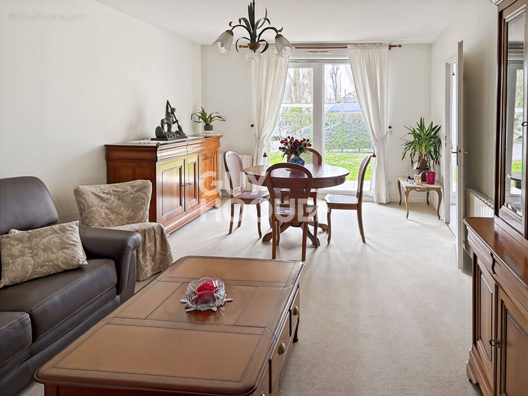 Appartement à LACROIX-SAINT-OUEN