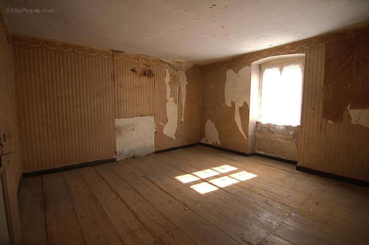 Maison en pierre à rénover,  dépendance, cave voûtée - photo 13