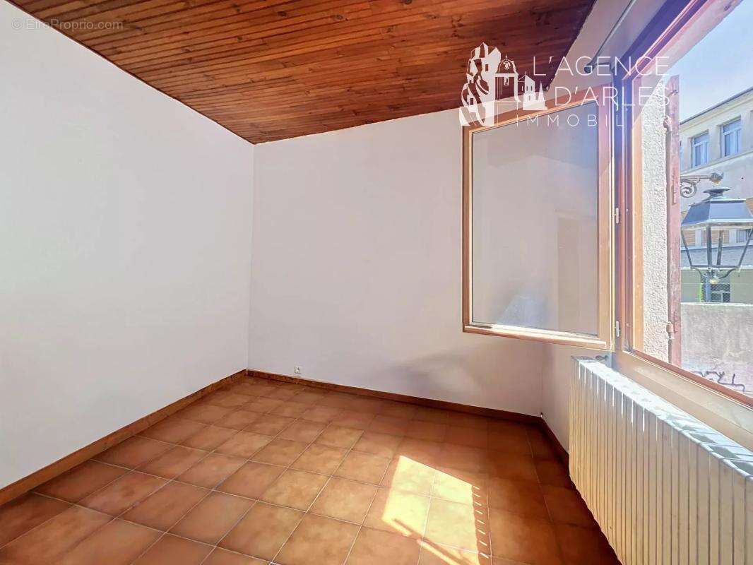 Arles - À quelques pas des Arènes d'Arles, au calme, maison de ville avec garage et terrasse - photo 7