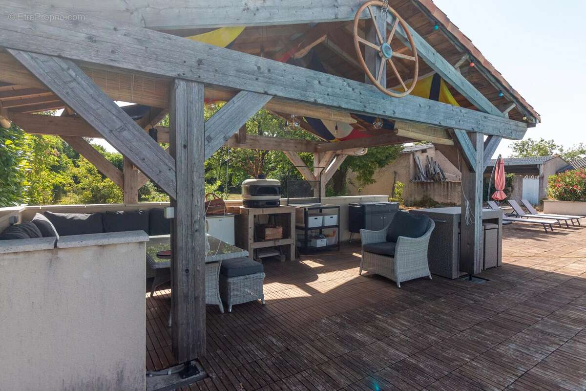 Maison en pierre spacieuse avec piscine - photo 14