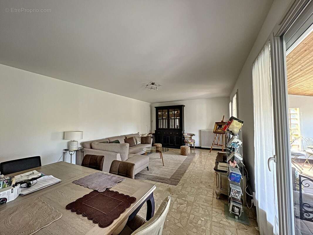 Salon-séjour - Maison à BOURG-EN-BRESSE