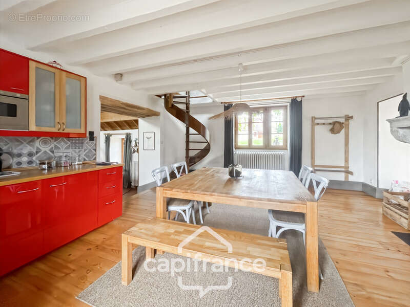 Maison à MONT-SAINT-JEAN