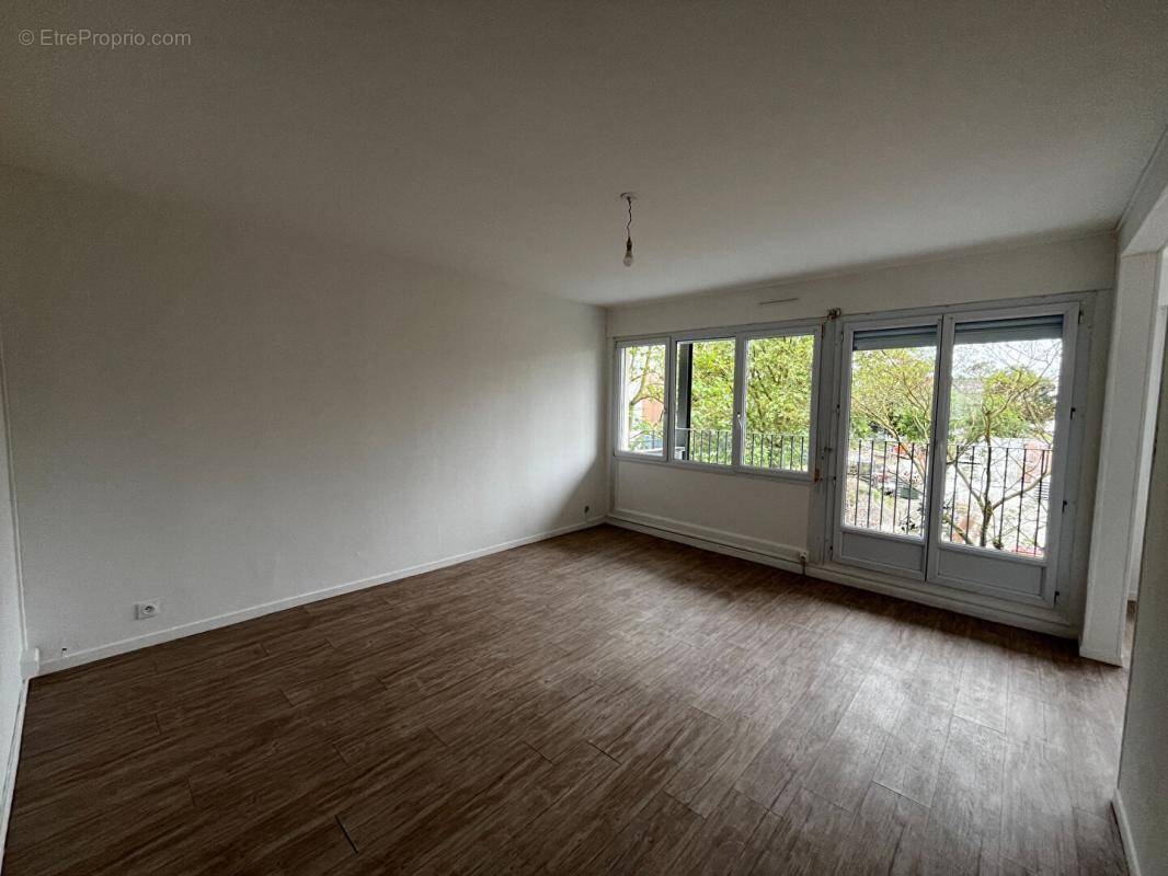 Appartement à LES PONTS-DE-CE