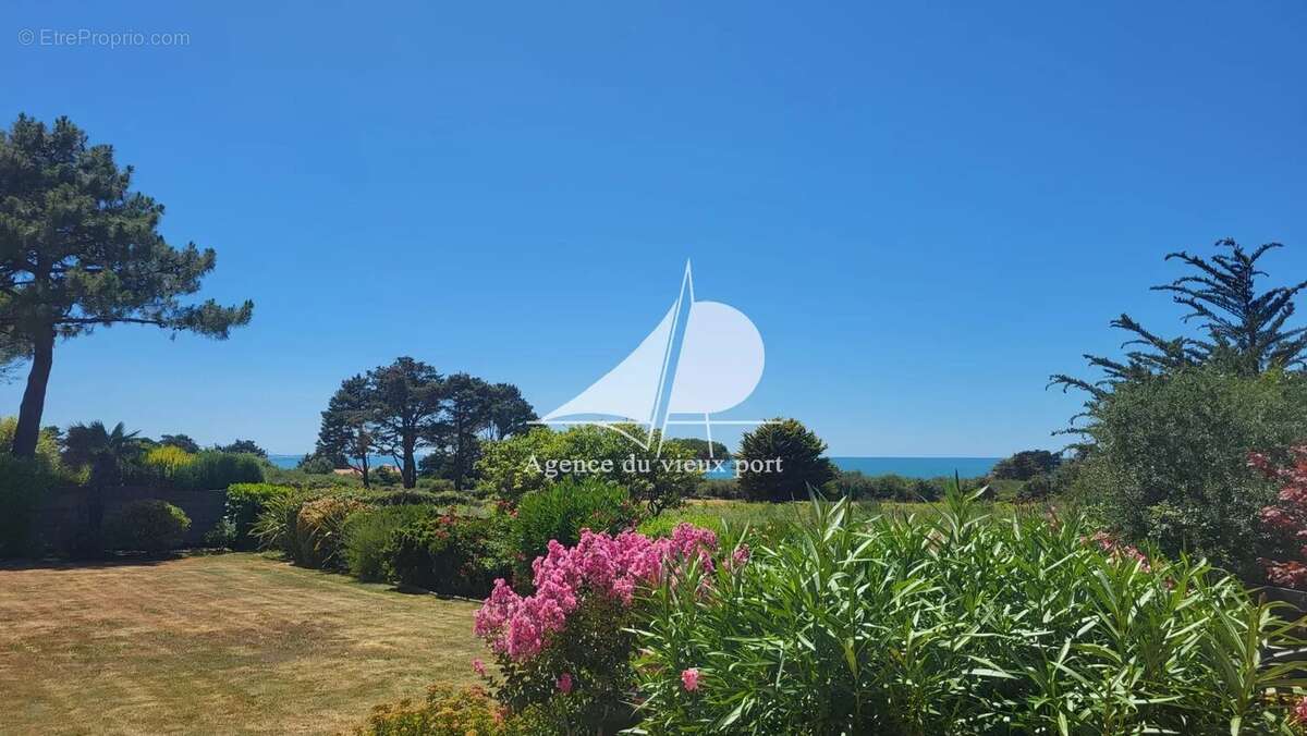 Sainte Marie sur Mer, propriété avec piscine couverte - photo 14