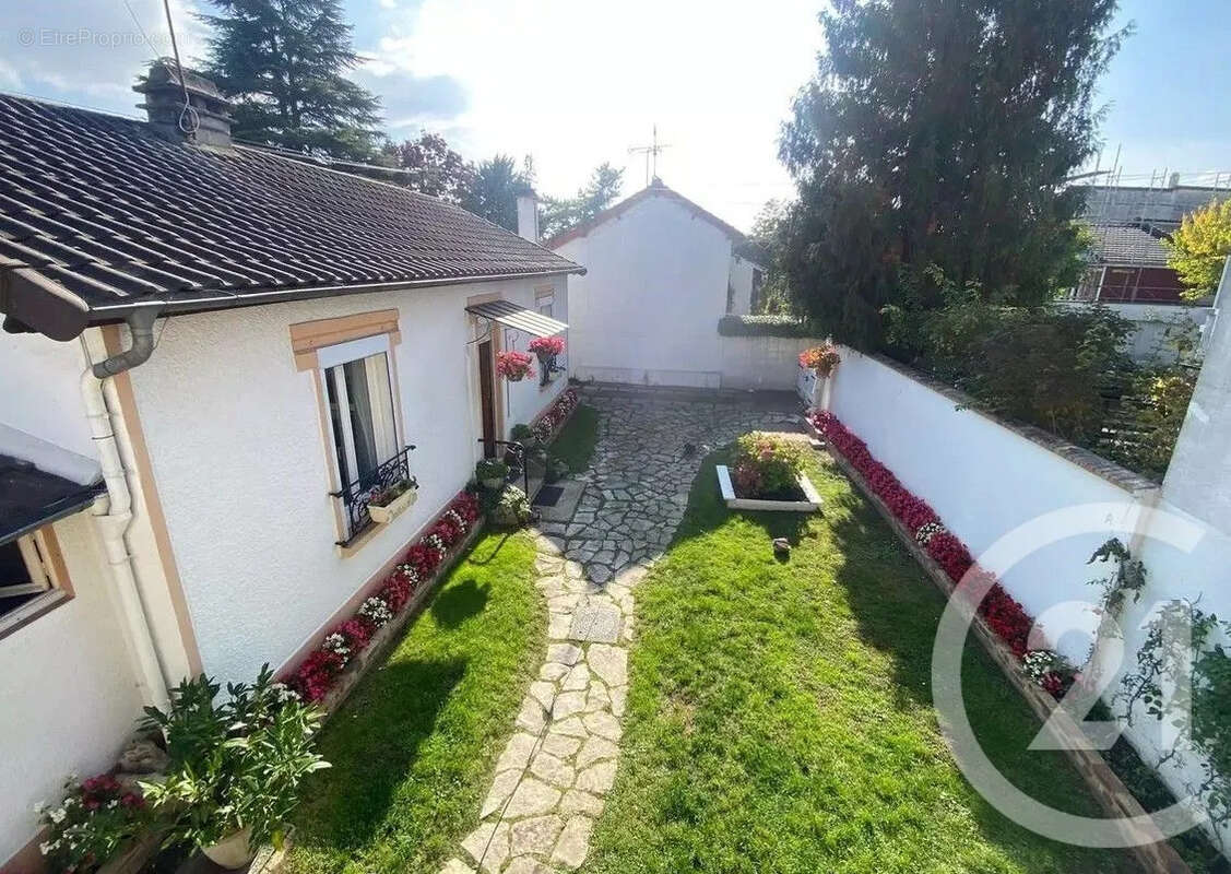 Maison à SAINT-MAUR-DES-FOSSES