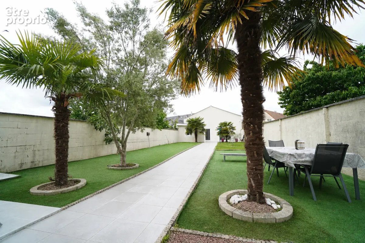 Maison Le Mans 230 m², garage et piscine couverte - photo 13