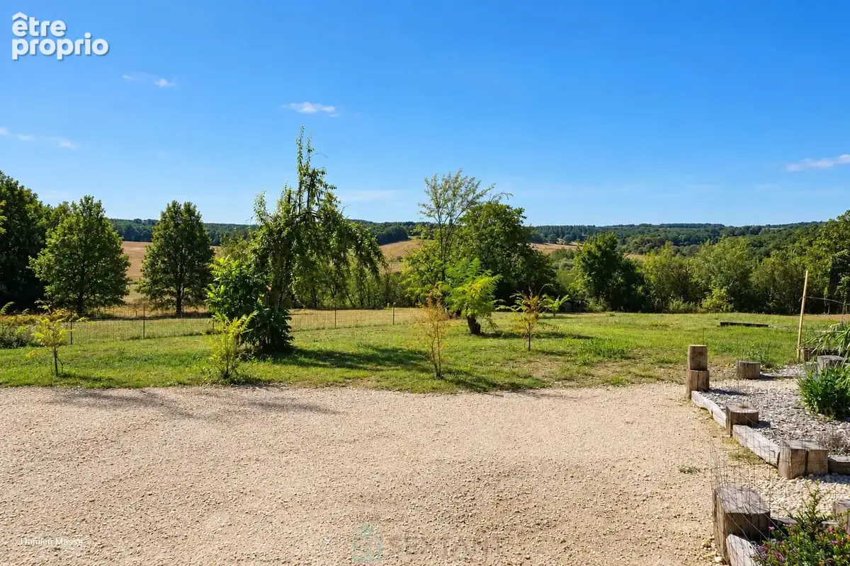 Ensemble immobilier en pierre, niché au coeur d'une nature préservée et pittoresque. - photo 7