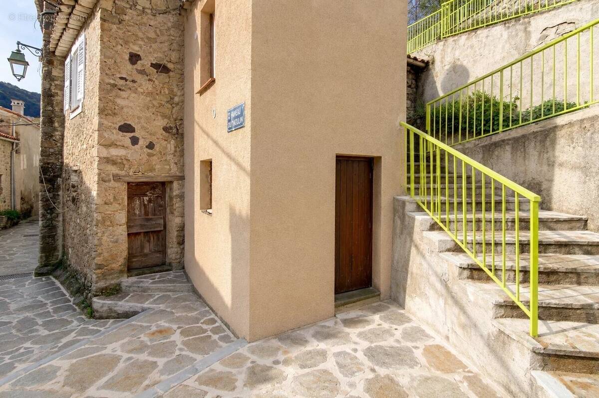 Maison à COLLONGUES