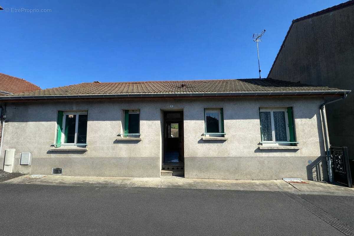 Maison à SAINT-REMY-SUR-DUROLLE