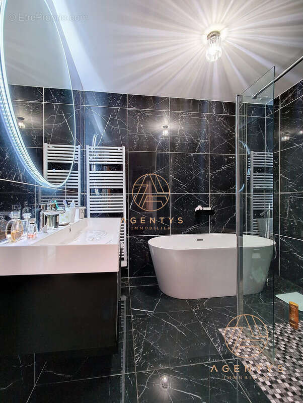 Maison 165 m² à Saint-Maur-Des-Fosses  - photo 5