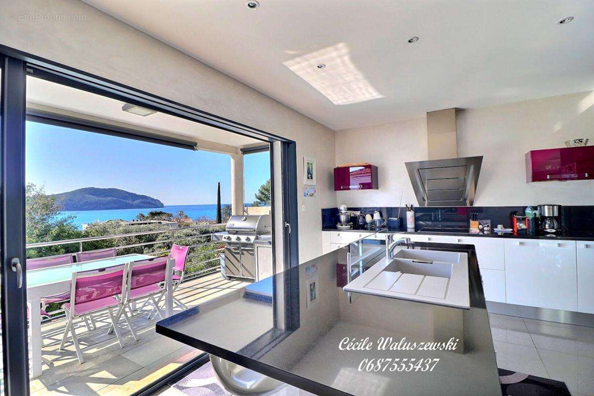 Maison à SAINT-CYR-SUR-MER