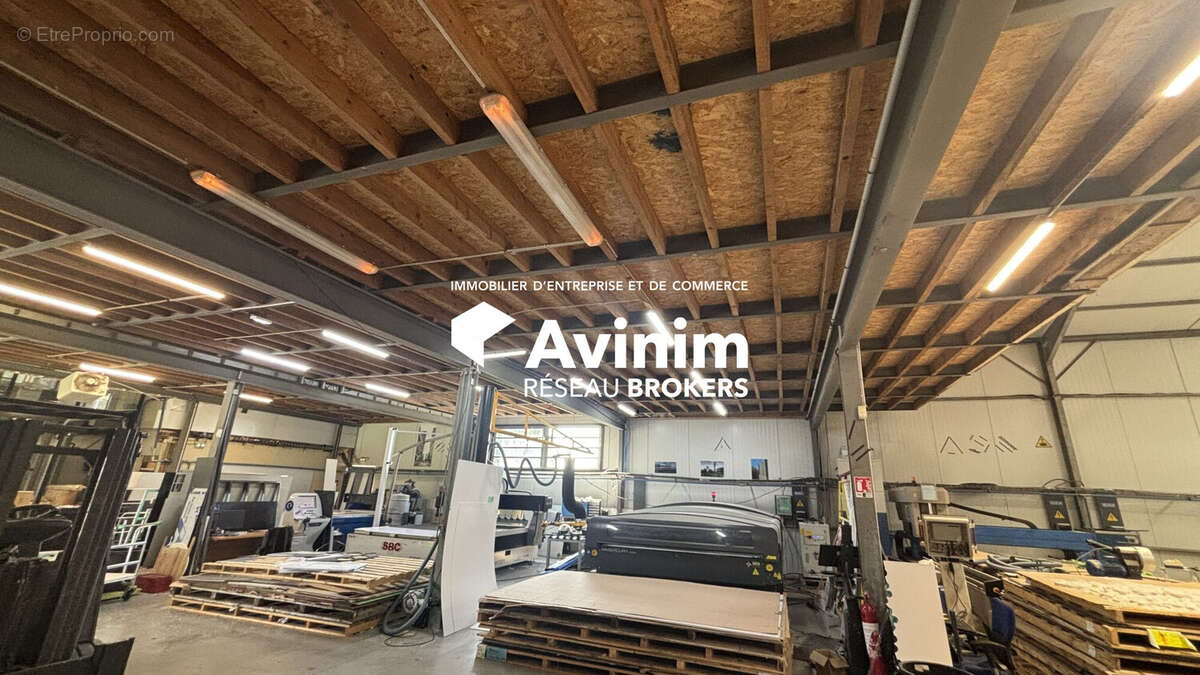 Commerce à ANGERVILLE-L'ORCHER