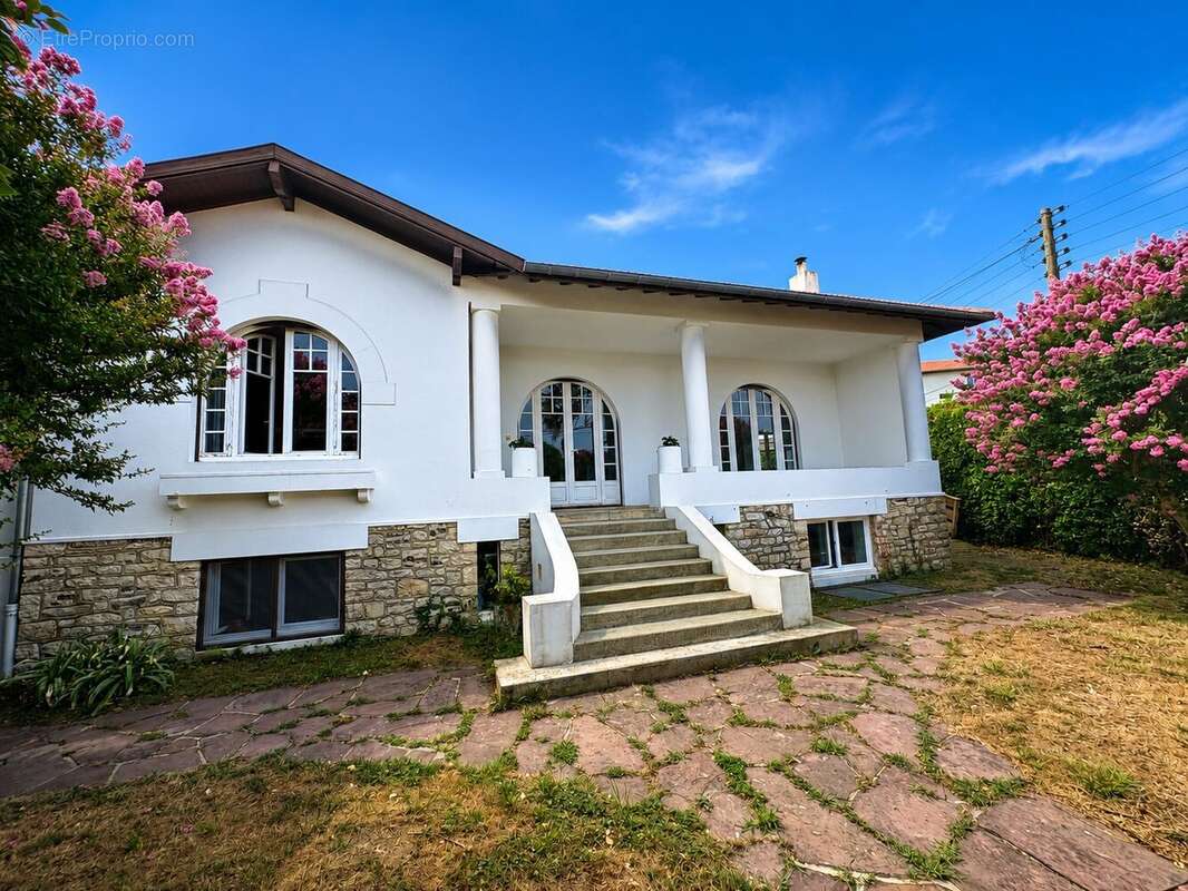 Maison 220 m² à Anglet  - photo 4