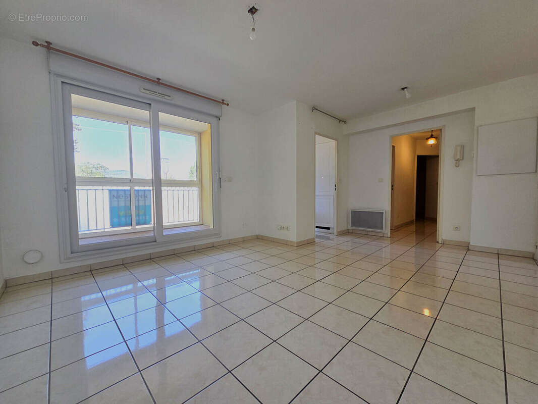 Appartement à SOLLIES-PONT