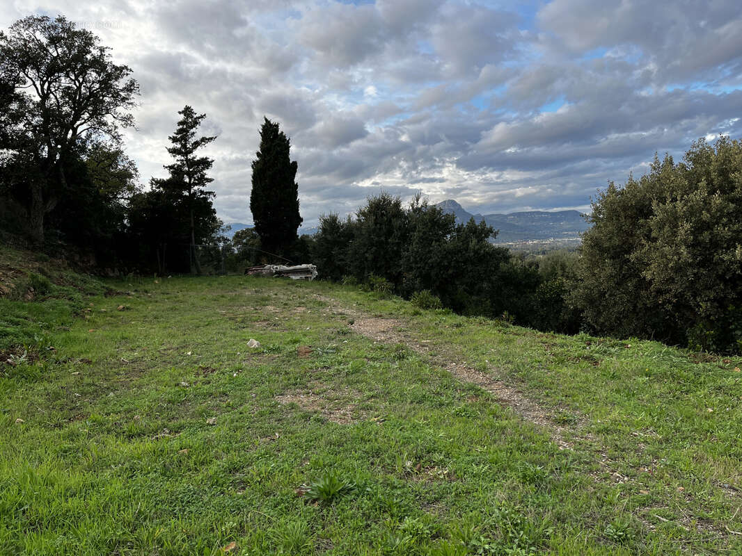 Terrain à CARQUEIRANNE