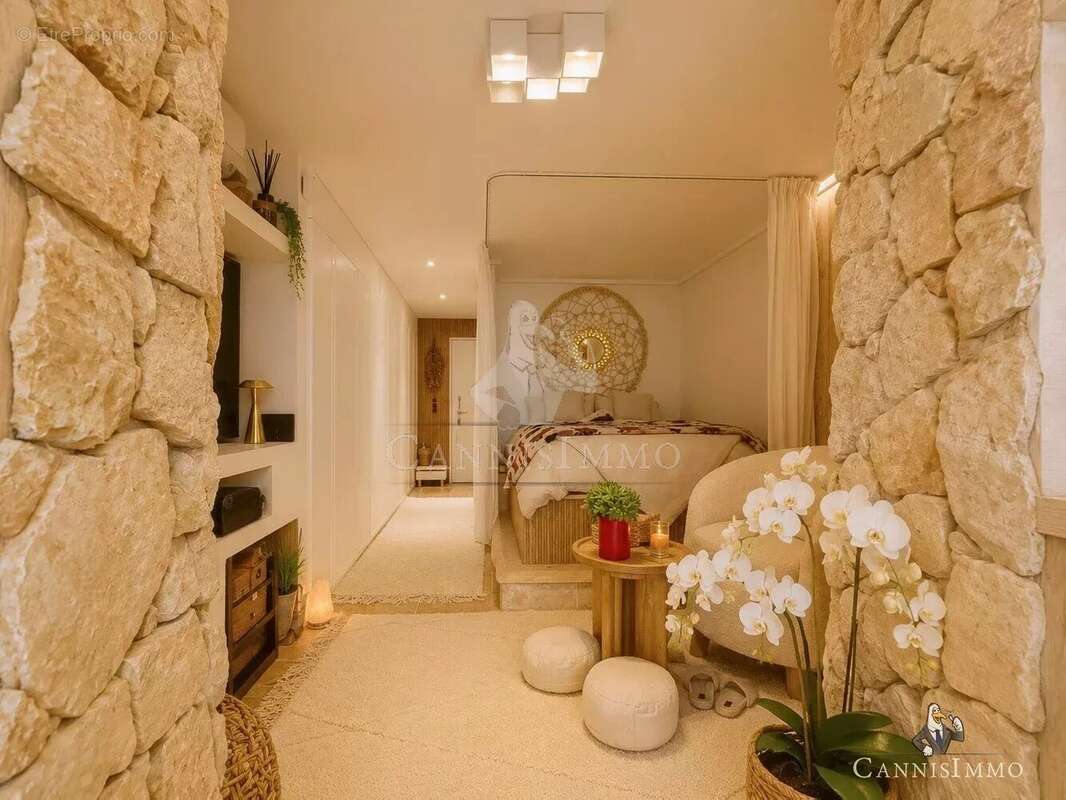Appartement à MANDELIEU-LA-NAPOULE