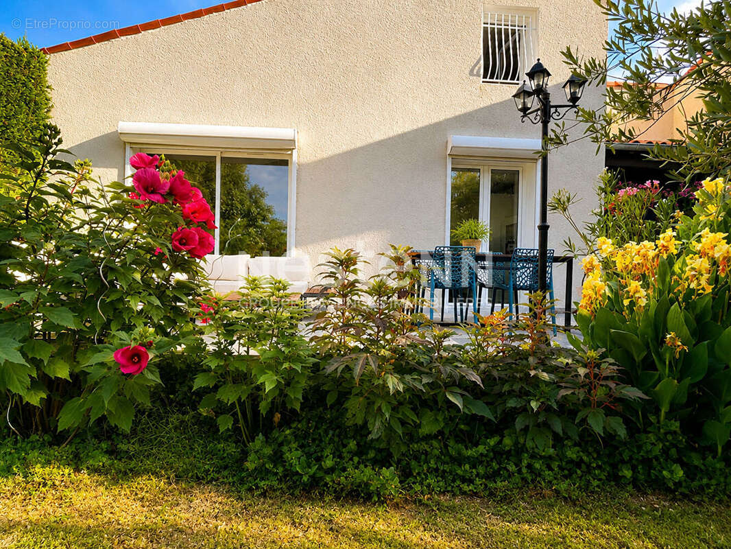 Rare à Pont l'Abbé d'Arnoult et à 15 min Sud Rochefort : Maison 3 chambres, garages et jardin - photo 12