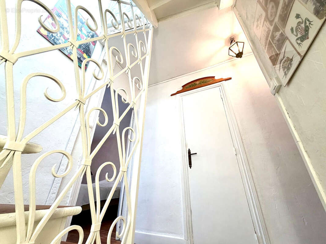 Maison de village sur cour et dépendance - photo 8
