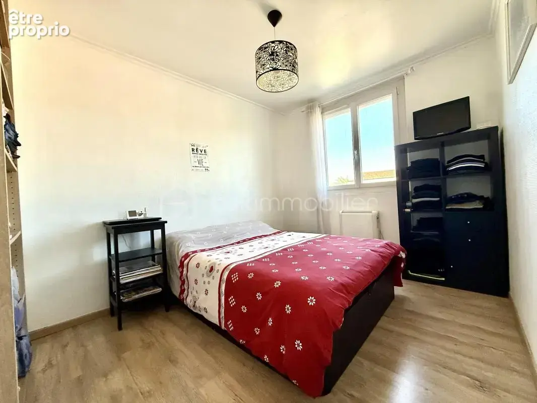 GENAS AZIEU - T4 avec balcon, dépendance et garage - photo 4