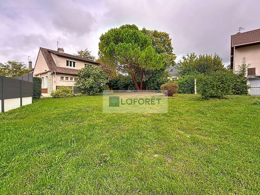 Maison à SARTROUVILLE