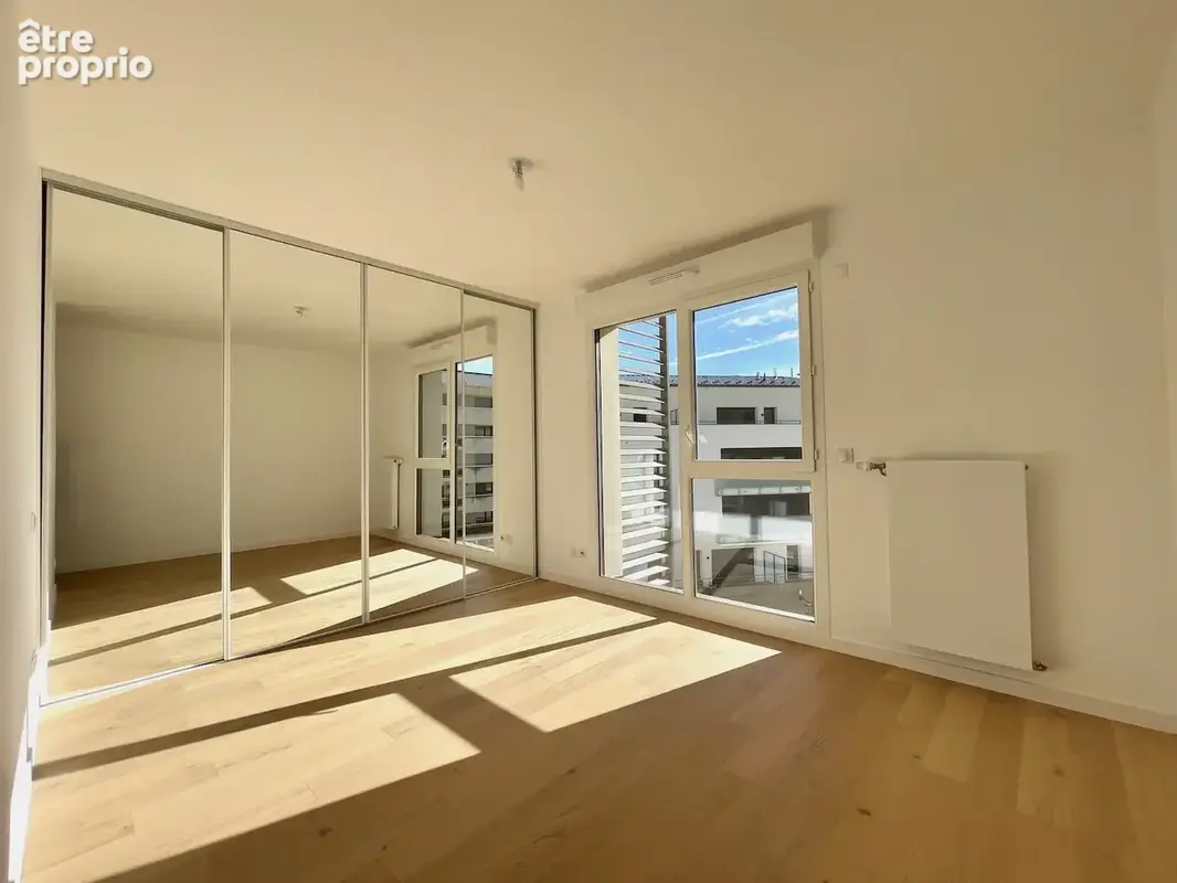 Appartement dernier étage avec trois chambres et deux terrasses - DEUX GARAGES - photo 8