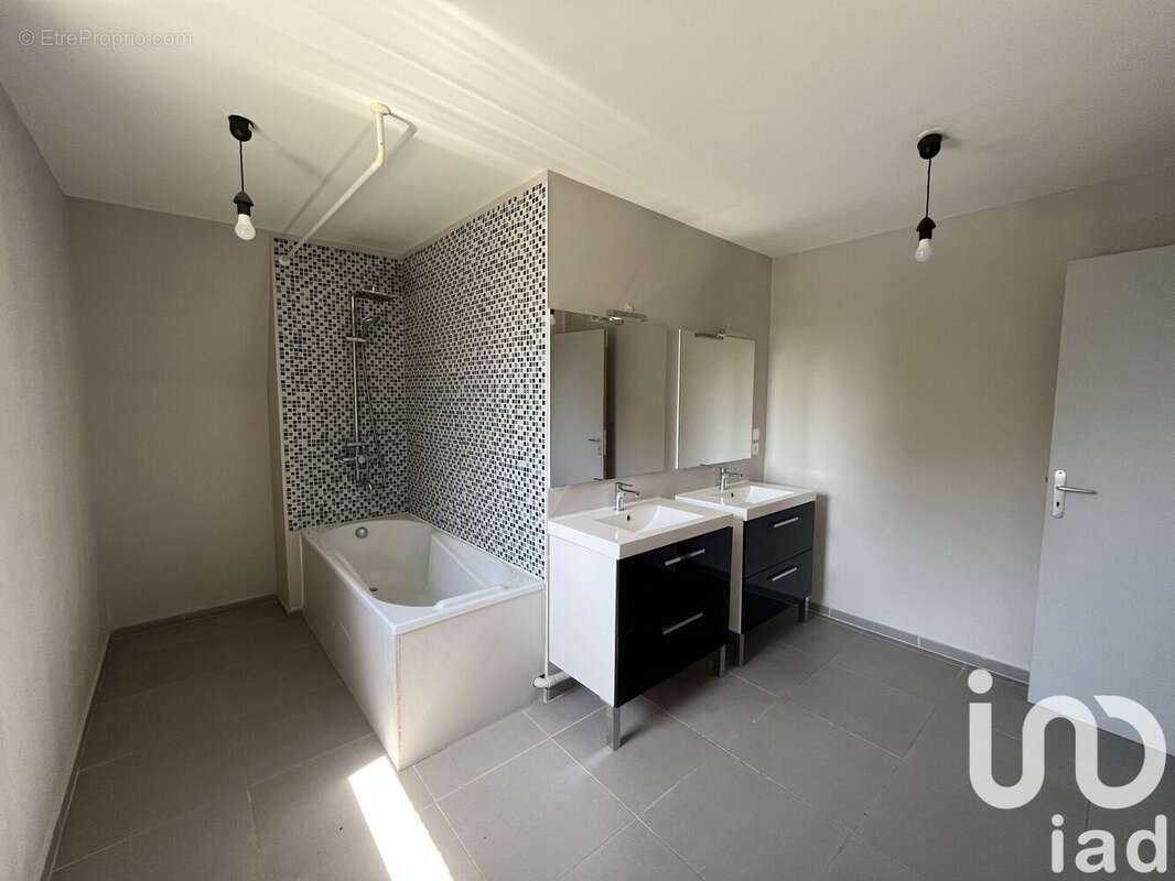 Maison 613 m² à Landogne  - photo 9