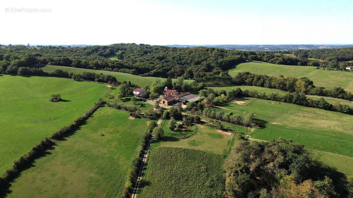 44 hectares d'un seul tenant - Maison à SABAZAN