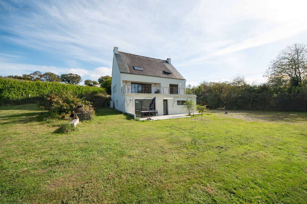 A vendre - argol - maison de 240 m2 - 6 chambres - terrain de 5500 m2 - vue mer - 599900€ - photo 2