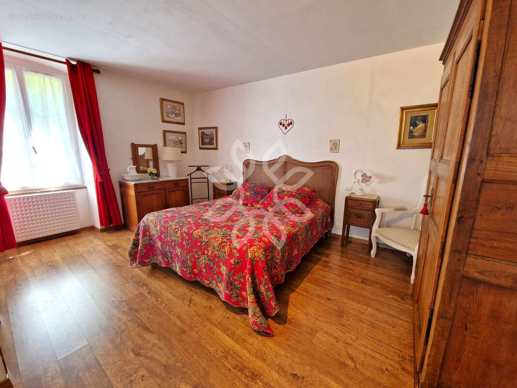 Grande maison en pierre avec cuisine pro   Idéale projet restaurant ou chambres d’hôtes   Proche A75 - photo 10