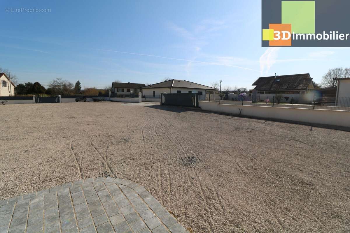TERRAIN 1300M² - Maison à MOUCHARD