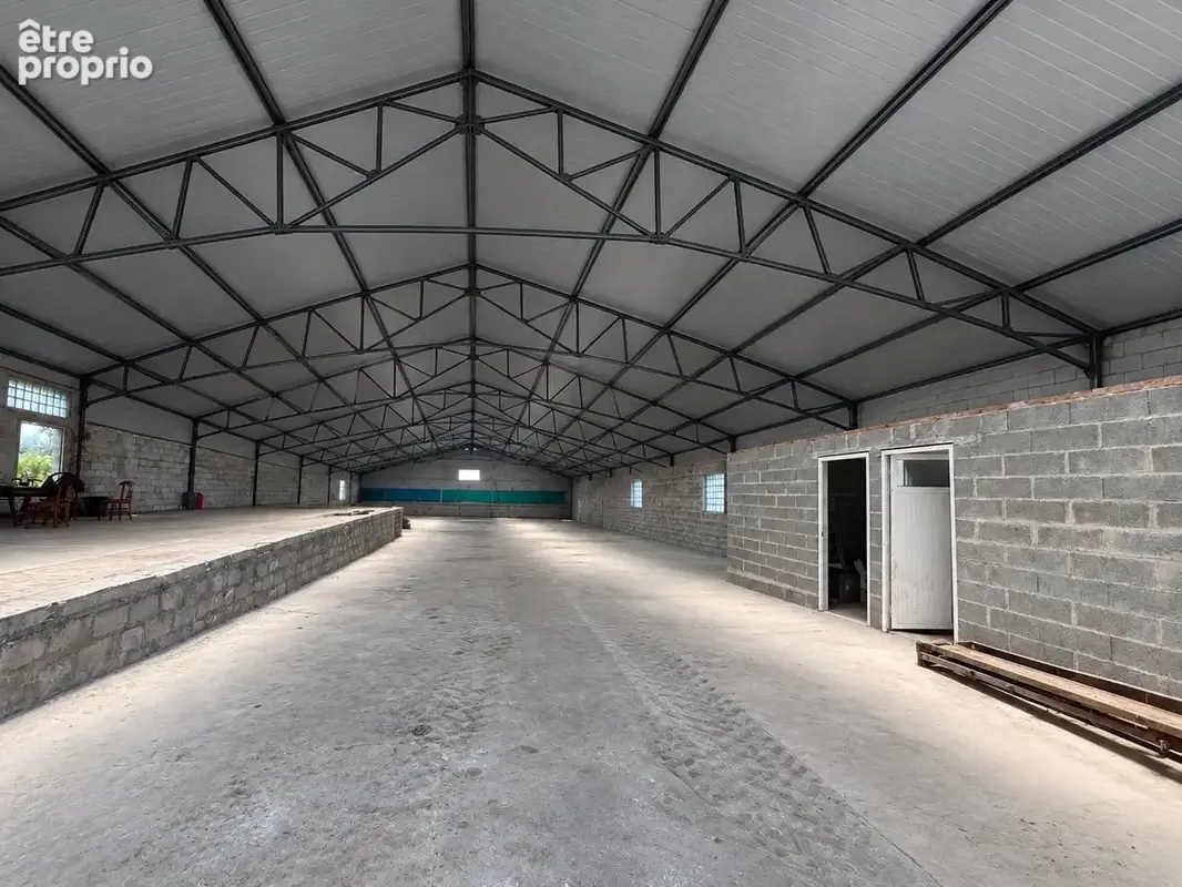 À VENDRE   Local commercial de 1 100 m2 - photo 1