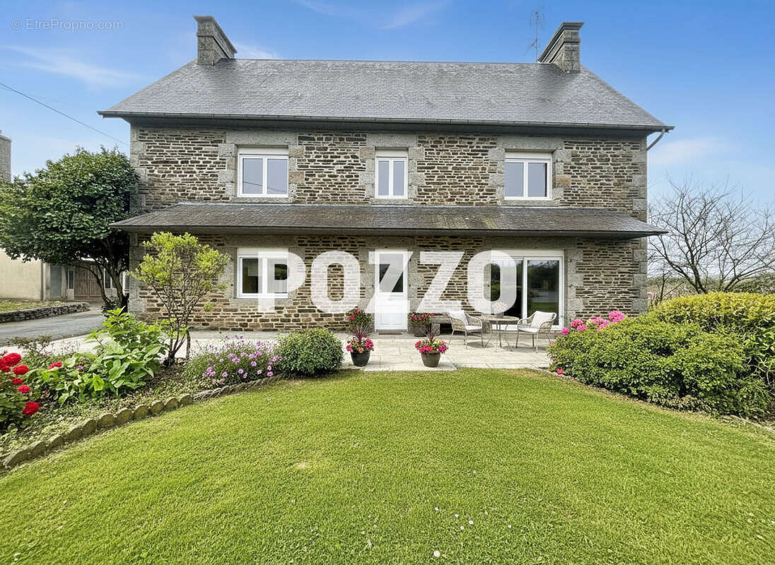 A VENDRE - Juvigny Les Vallées - Maison 6 pièce(s) 135.3 m² - Terrain - Dépendances - photo 2